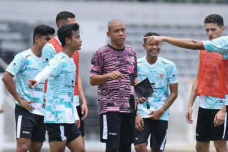 Nova Arianto pimpin latihan Timnas U-16 (Foto: nstagram/novarianto30)