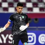 Kiper Uzbekistan Abduvohid Nematov melakukan aksi saat duel antara Timnas Indonesia dengan Uzbekistan di semifinal Piala Asia U-23 di Stadion Abdullah bin Khalifa, Doha, Qatar, Senin (29/4/2024). (Foto: Instagram)