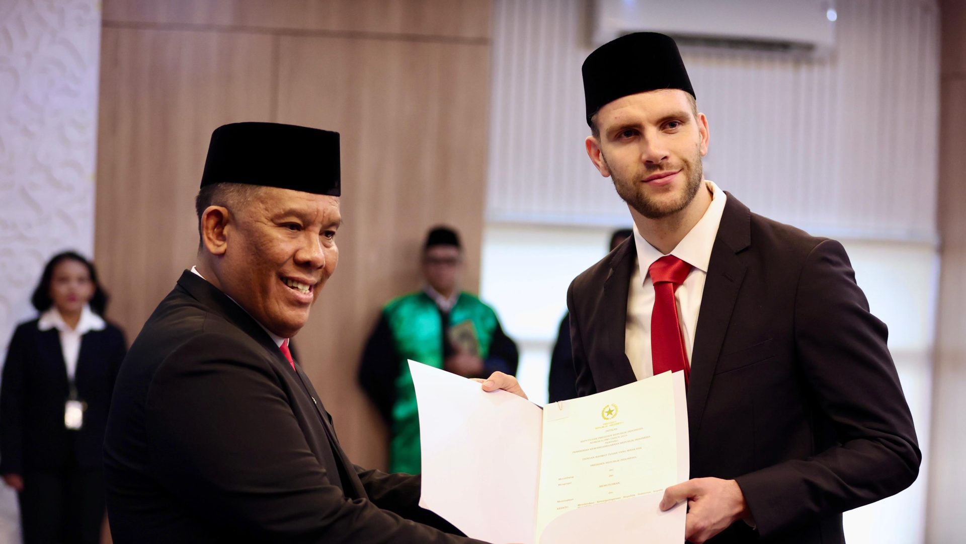 Sah Jadi WNI, Maarten Paes Takjub Lihat Suporter Timnas Indo