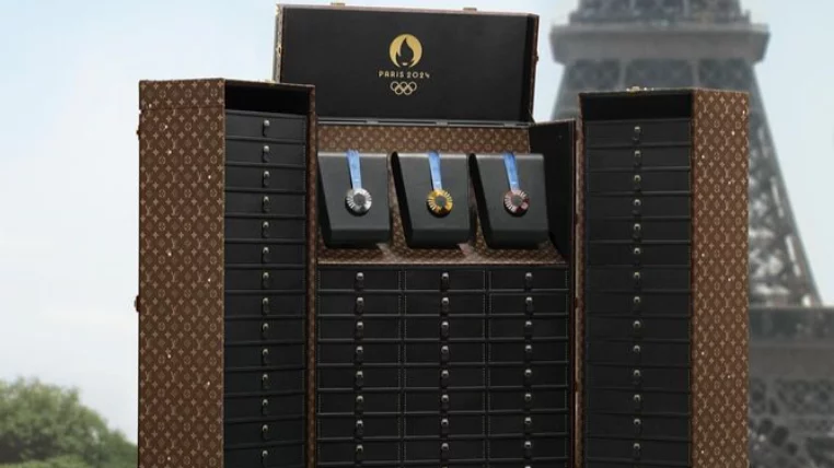 turunminum.id Ragam Semarak Olimpiade Paris 2024: Louis Vuitton Bikin Koper Obor dan Medali Spesial, Ini Wujud Mewahnya! turunminum.id Semarak Olimpiade Paris 2024: Louis Vuitton Bikin Koper Obor dan Medali Spesial, Ini Wujud Mewahnya!