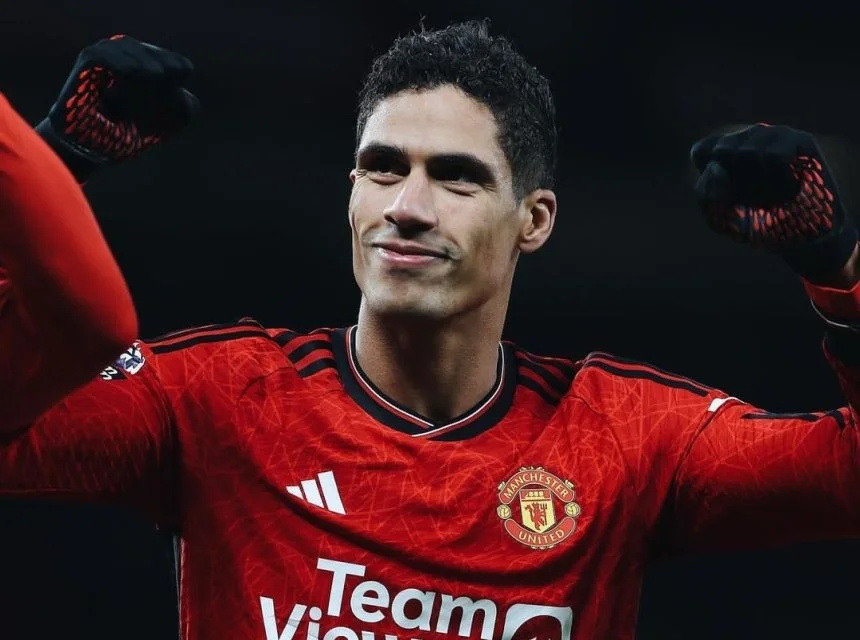 turunminum.id Bek Manchester United Raphael Varane Ingatkan Bahayanya Menyundul Bola Secara Berulang-ulang