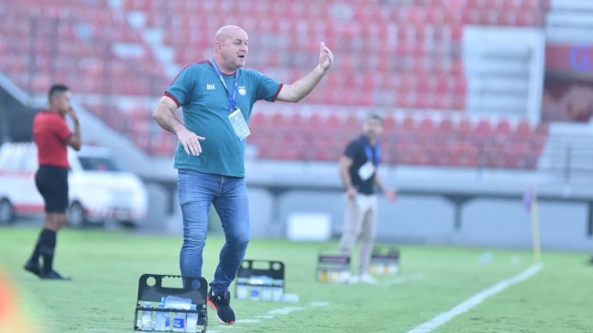 Pelatih Persib Bandung, Bojan Hodak absen lawan PSM Makassar (Foto: persib.co.id)