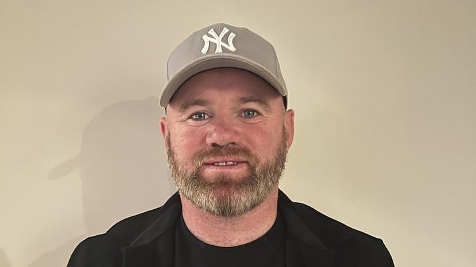 turunminum.id Inggris Rooney Mengaku Bingung dengan Strateginya Ten Hag Kenangan Manis dan Usil Wayne Rooney Terhadap Cristiano Ronaldo di Manchester United (foto: instagram)