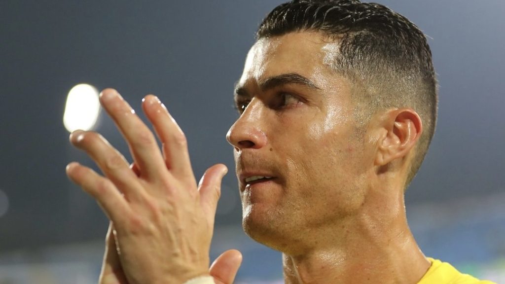 turunminum.id Eropa UEFA Ronaldo Pertimbangkan Pensiun: Tetap Cinta Sepak Bola di Usia 39 Tahun Ronaldo Pertimbangkan Pensiun: Tetap Cinta Sepak Bola di Usia 39 Tahun (foto: instagram)