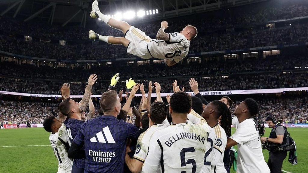 turunminum.id La Liga Pensiunnya Toni Kroos: Langkah Baru dan Warisan yang Dilanjutkan di Real Madrid Pensiunnya Toni Kroos: Langkah Baru dan Warisan yang Dilanjutkan di Real Madrid (foto: instagram)