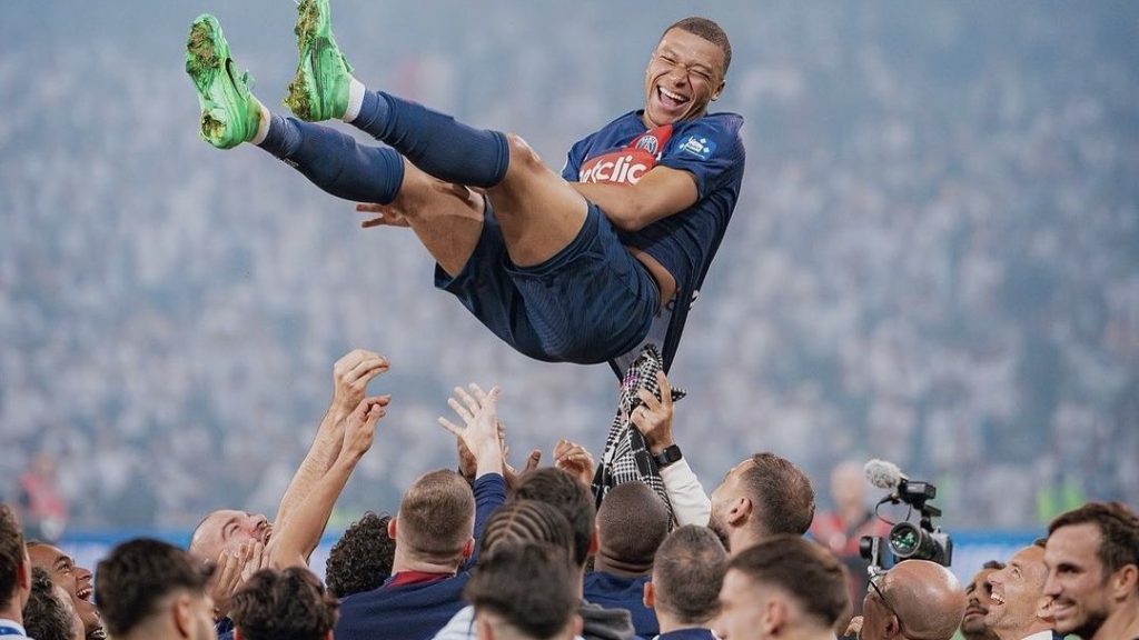 turunminum.id Eropa Federasi Sepak Bola Prancis: Kylian Mbappe Tak Akan Jalani Operasi Kylian Mbappe Cerita Pengalaman Emosional: 'Saya Diajak Bicara dengan Kasar' dalam Konflik Kontrak dengan PSG (foto: instagram)