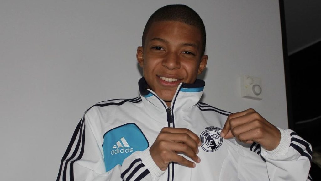 turunminum.id Spanyol Kylian Mbappe Menggambarkan Komitmen Politiknya dan Posisi Prinsip di Tengah Pemilihan Umum Prancis Kylian Mbappe Menggambarkan Komitmen Politiknya dan Posisi Prinsip di Tengah Pemilihan Umum Prancis (foto: instagram)