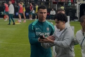 Cristiano Ronado dihampiri fans untuk minta foto bareng (Foto: Instagram/@ysnot1m3)