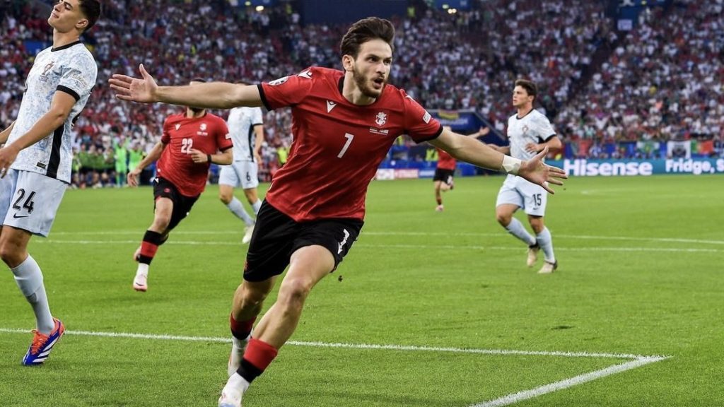 turunminum.id Serie A Khvicha Kvaratskhelia: Tawaran PSG dan Bersama Napoli Khvicha Kvaratskhelia: Tawaran PSG dan Bersama Napoli (foto: instagram)