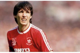 Alan Hansen: Legenda Liverpool dalam Ketidakpastian Kesehatan, Dukungan Menyertai (foto: twitter)