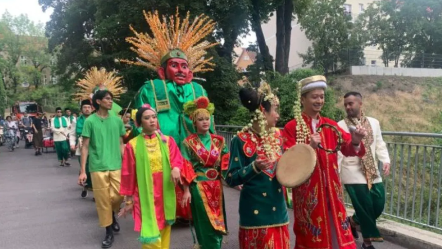 turunminum.id Ondel-ondel dan Pencak Silat Ramaikan Fête de la Musique Berlin di Tengah Euro 2024
