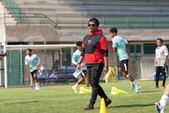 Indra Sjafri memimpin latihan Timnas Indonesia U-20 (Foto: PSSI)