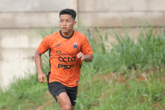 Bek Persija Ilham Rio Fahmi punya cara unik untuk menjaga fisik selama libur kompetisi. (FOTO: Persija.id)