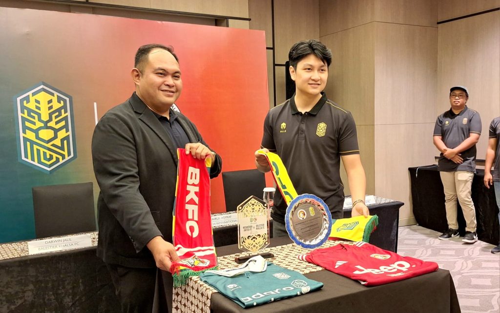turunminum.id Liga 2 Keren! Klub Liga 2 Bermitra dengan Balestier Khalsa, Bakat Indonesia Main di Liga Singapura Jalinan kerja sama internasional antara klub Liga 2, Nusantara United FC, dengan klub asal Singapura, Balestier Khalsa FC di Alila Hotel Solo. Foto: Nofik Hakim