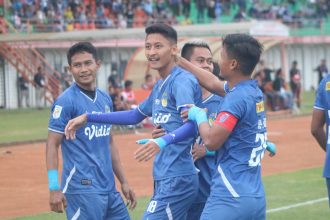 Para pemain PSIM Jogja saat merayakan gol Yudha Alkanza. Foto: Nofik Lukman Hakim