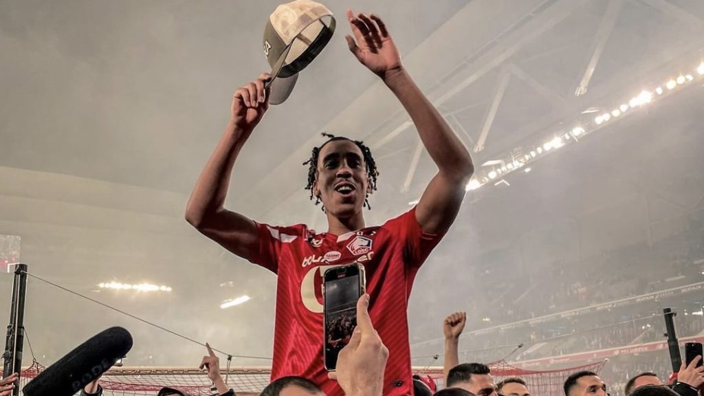 turunminum.id Inggris Transfer: Leny Yoro Menuju Manchester United dengan Biaya £53 Juta Transfer: Leny Yoro Menuju Manchester United dengan Biaya £53 Juta (foto: instagram)