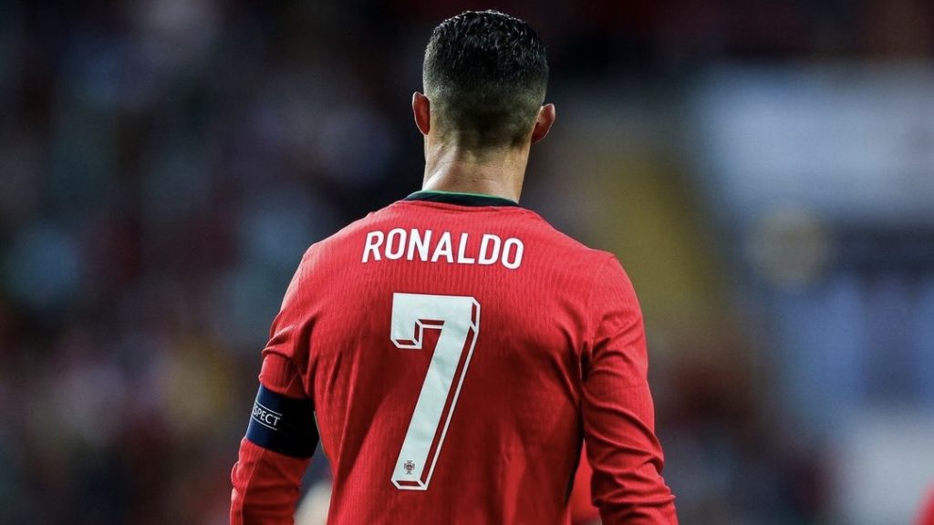 turunminum.id Eropa UEFA Sir Alex Ferguson Prediksi Pensiunnya Ronaldo dari Portugal Setelah Euro 2024 Sir Alex Ferguson Prediksi Pensiunnya Ronaldo dari Portugal Setelah Euro 2024 (foto: twitter)