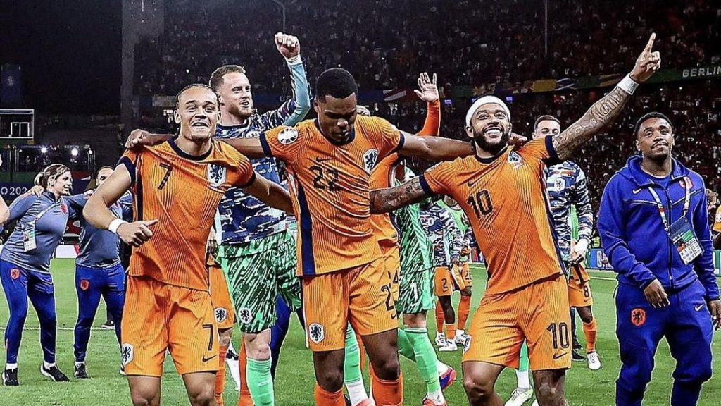 turunminum.id Eropa UEFA Strategi Lari Belakang: Kemenangan Belanda atas Turki Perempat Final EURO 2024 Strategi Lari Belakang: Kemenangan Belanda atas Turki Perempat Final EURO 2024 (foto: instagram)