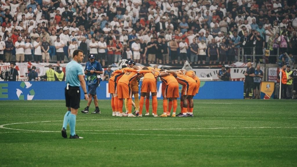 turunminum.id Eropa UEFA Van Dijk Geram: Kontroversi Wasit di Semifinal Euro 2024 Van Dijk Geram: Kontroversi Wasit di Semifinal Euro 2024 (foto: instagram)