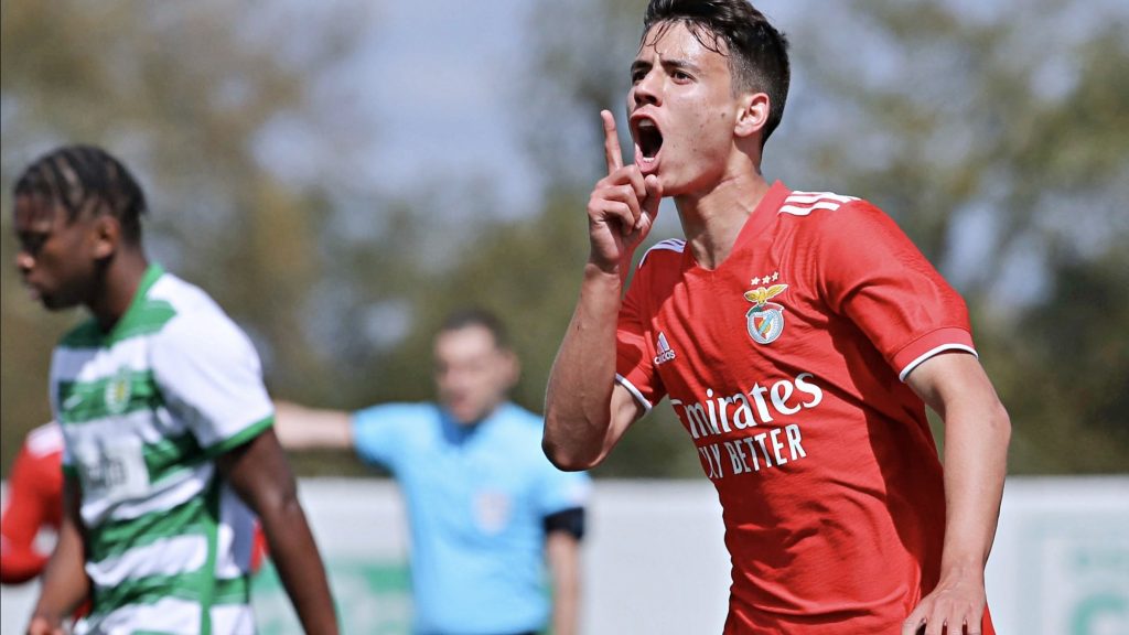turunminum.id Inggris PSG Tawarkan 1,3 Triliun Rupiah untuk Joao Neves, Saingi Manchester United PSG Tawarkan 1,3 Triliun Rupiah untuk Joao Neves, Saingi Manchester United (foto: twitter)