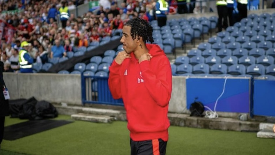 turunminum.id Inggris Leny Yoro Siap Berjuang Sepenuh Jiwa untuk Manchester United Leny Yoro Siap Berjuang Sepenuh Jiwa untuk Manchester United (foto: instagram)