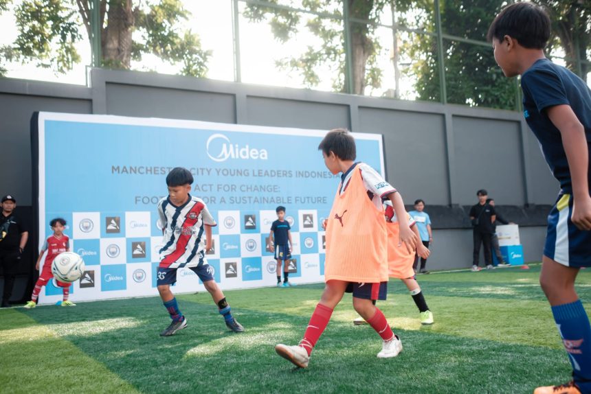 Manchester City menggelar coaching clinic di Bandung (Foto: Midea Electronics Indonesia)