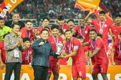 Erick Thohir rayakan kemenangan Timnas Indonesia U-19 yang jadi juara Piala AFF 2024 (Foto: PSSI)