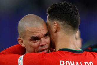 turunminum.id Air Mata Pepe Tanda Frustrasi, Roberto Martinez Tak Mau Spekulasi Masa Depan Ronaldo