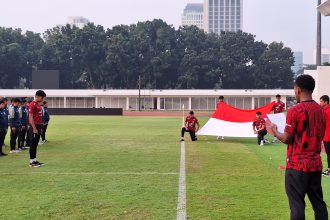 Timnas Indonesia U-20 lakukan upacara HUT RI ke-79 (Foto: Turunminum.id/da Yerimon)