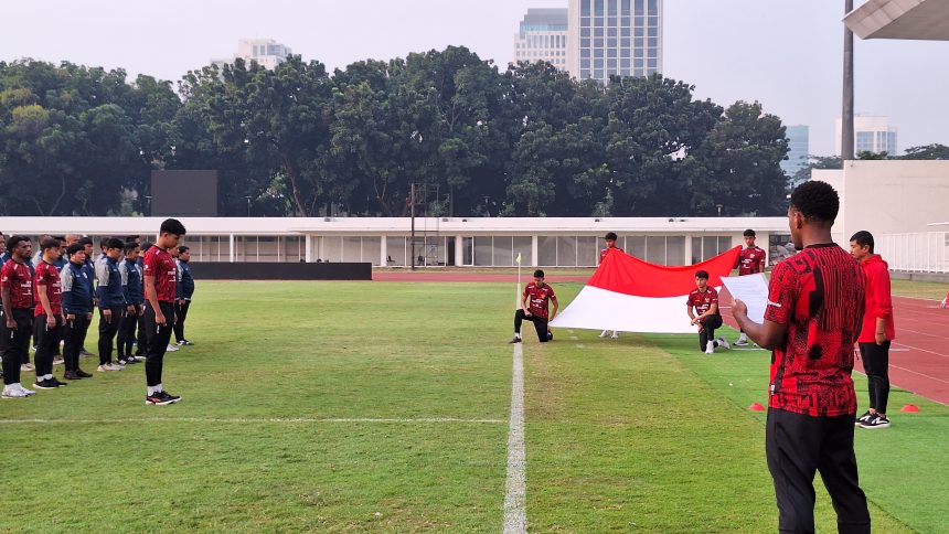 Timnas Indonesia U-20 lakukan upacara HUT RI ke-79 (Foto: Turunminum.id/da Yerimon)