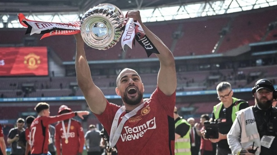 turunminum.id Inggris Manchester United Batalkan Transfer Amrabat Manchester United Batalkan Transfer Amrabat (foto: x)