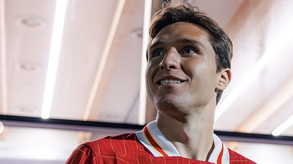 turunminum.id Inggris Federico Chiesa Disambut You'll Never Walk Alone Federico Chiesa Disambut You'll Never Walk Alone (foto: x)