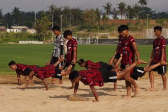 Nova Arianto beri latihan fisik ke pemain Timnas Indonesia U-16 (Foto: PSSI)