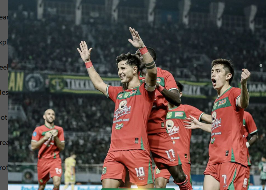 Gelandang Persebaya, Bruno Moreira absen lawan Persis Solo.( Foto:Instgaram:@officialpersebaya)