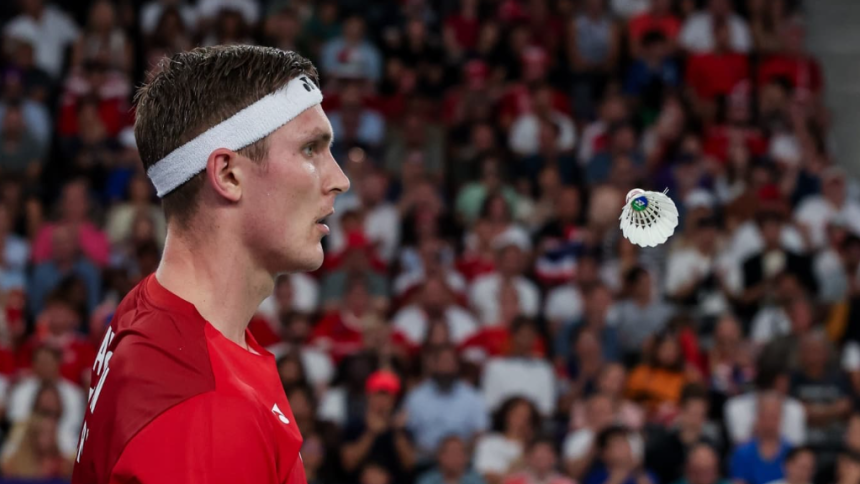 turunminum.id Viktor Axelsen Pertahankan Emas Olimpiade di Paris 2024, Bandingkan dengan Medali Tokyo