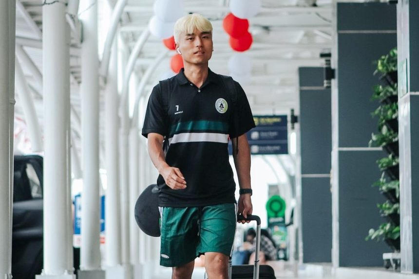Pemain PSS Sleman, Chang-jin Moon mendukung Shin Tae-yong (Foto: Liga Indonesia Baru)