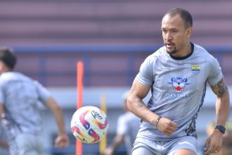 Bek Persib, Gustavo Franca berlatih di SPOrT Jabar Arcamanik, Kota Bandung, Kamis, 22 Agustus 2024. (PERSIB.co.id/Barly Isham)