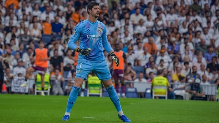 turunminum.id Courtois: Maradona, Messi, dan Ronaldo Versi Kiper
