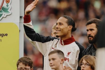 Virgil van Dijk jadi incaran Barcelona (foto: x)