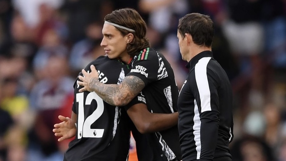 turunminum.id Inggris Kabar Baik Arsenal: Cedera Calafiori Tidak Berat Kabar Baik Arsenal: Cedera Calafiori Tidak Berat (foto: x)