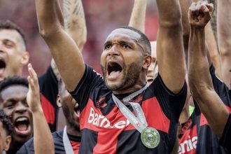 Liverpool Incar Jonathan Tah Sebagai Pengganti Van Dijk (foto: x)