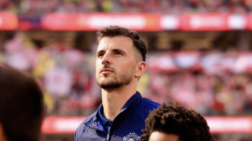 turunminum.id Inggris Mason Mount, Tetap Bela Manchester United? Update Cedera Mason Mount: Bela Manchester United? (foto: x)