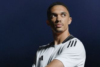 Scholes Curiga Arne Slot Tak Suka Alexander-Arnold (foto: x)