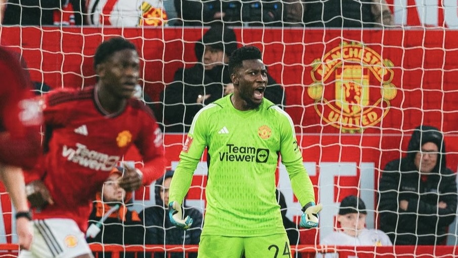turunminum.id Inggris Andre Onana Selamatkan Kemenangan Manchester United Andre Onana Selamatkan Kemenangan Manchester United (foto: x)