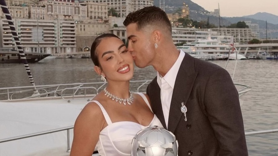 turunminum.id Inggris Georgina Bahagia Ronaldo Pindah dari Manchester United Georgina Bahagia Ronaldo Pindah dari Manchester United (foto: x)