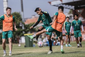 Persebaya Surabaya bersiap lawan Persita Tangerang (Foto: Persebaya.id)