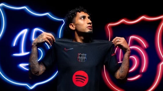 turunminum.id La Liga Barcelona Meluncurkan Jersey Ketiga 2024-2025, Didominasi Warna Hitam turunminum.id Barcelona Meluncurkan Jersey Ketiga 2024-2025, Didominasi Warna Hitam