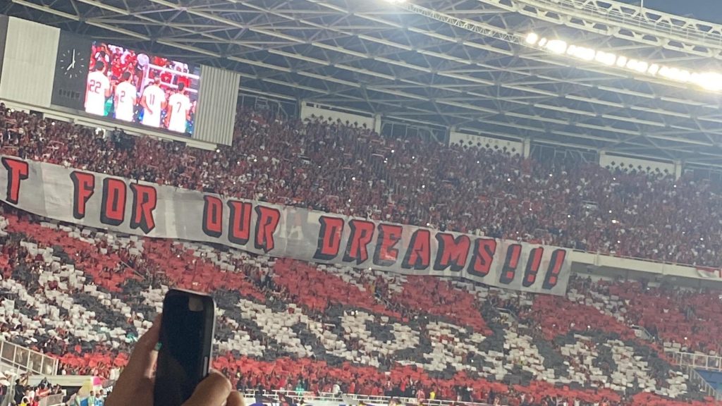 turunminum.id Timnas Aksi Militan Suporter Timnas Indonesia Teror Pasukan Graham Arnold di GBK turunminum.id Aksi Militan Suporter Timnas Indonesia Teror Pasukan Graham Arnold di GBK