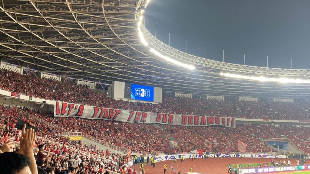 turunminum.id Timnas Aksi Militan Suporter Timnas Indonesia Teror Pasukan Graham Arnold di GBK turunminum.id Aksi Militan Suporter Timnas Indonesia Teror Pasukan Graham Arnold di GBK