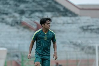 Gelandang Persebaya Surabaya, Andre Oktaviansyah (Foto: Instagram/@lensa.persebaya)